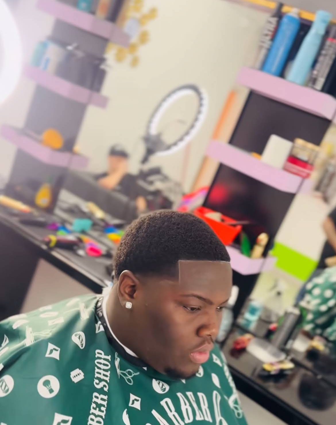Short cut with a sharp hairline line-up